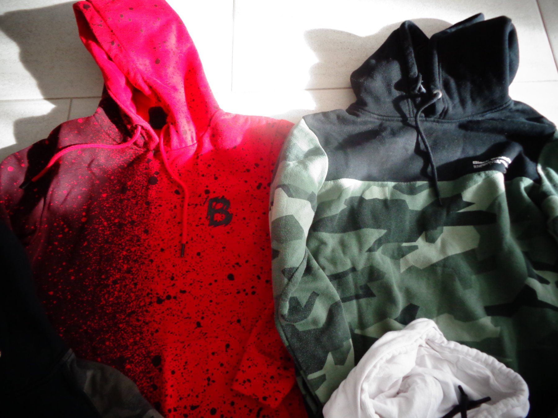 Maglioni & Felpe: 4x KAPUZENPULLOVER GR.S – Usato da Rotkreuz venduto da Samballi 1