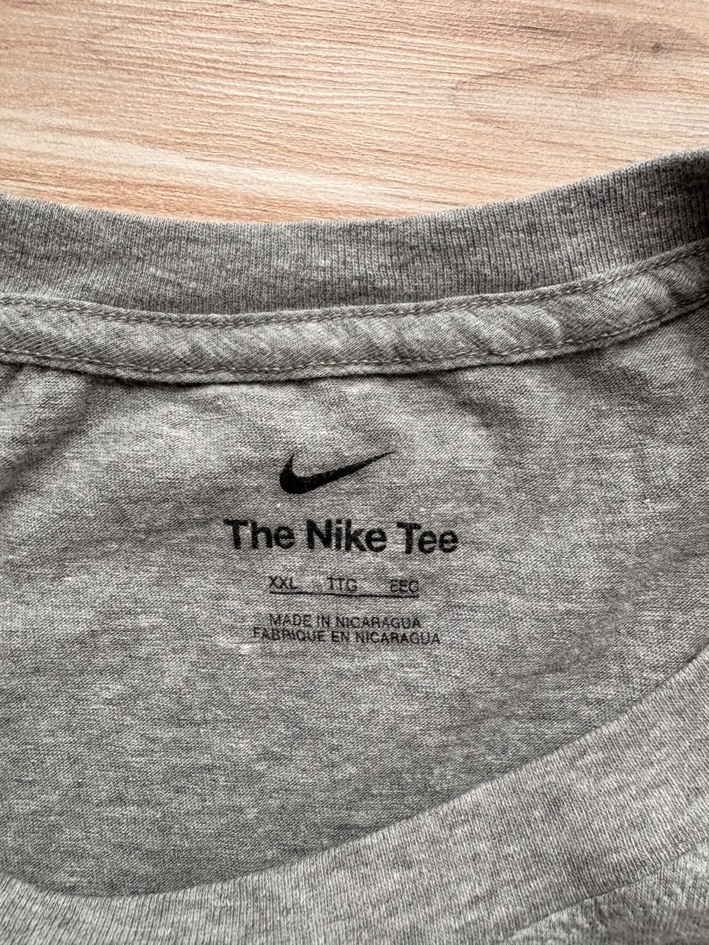 Nike T-shirt: Vintage Nike T-Shirt – Usato da Wigoltingen venduto da _vntg_ 2