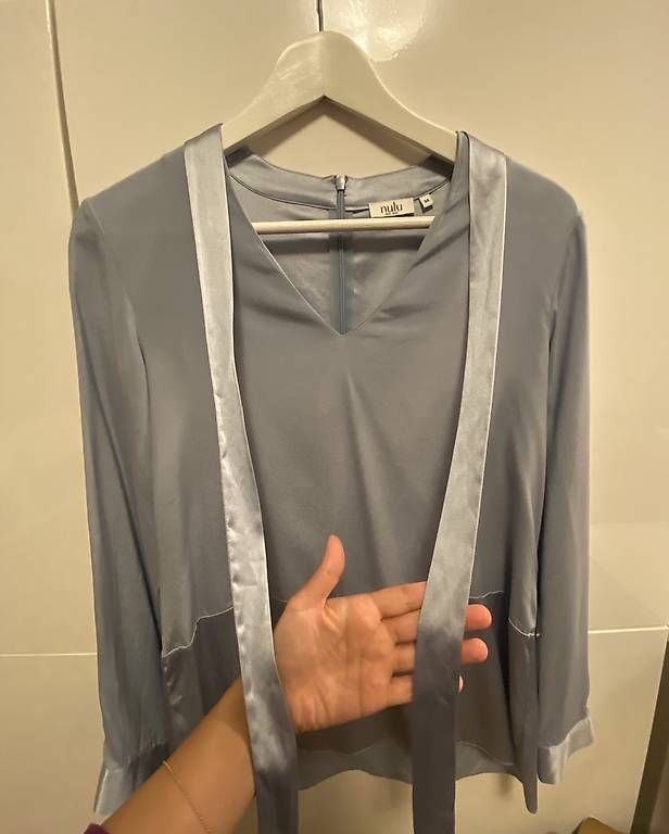 Camicette: Silk Blouse – Usato da Basel venduto da jam_rf9l 1