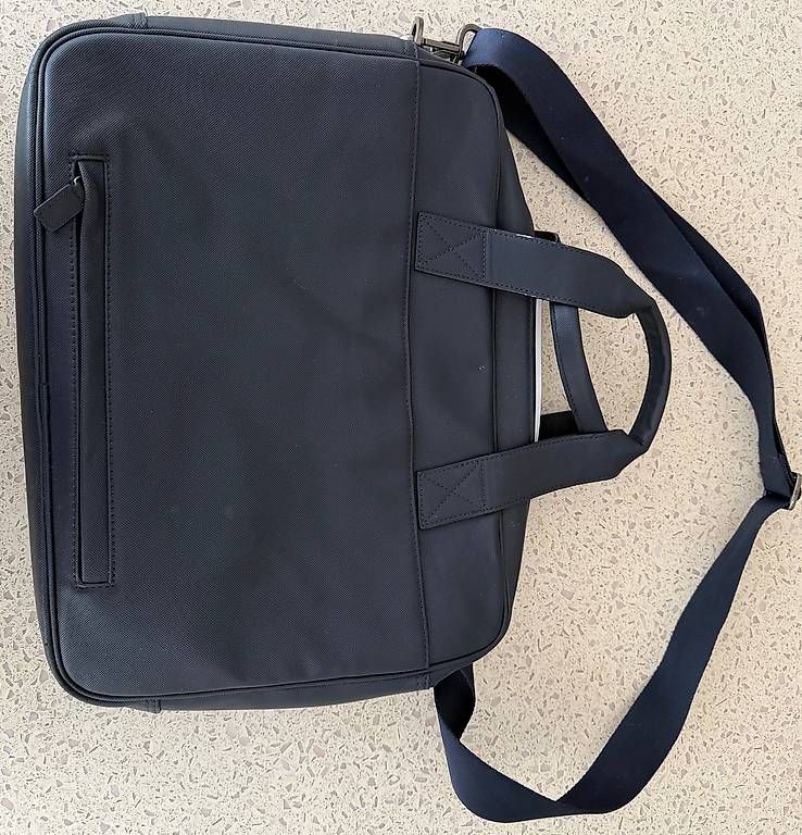 Taschen: Sac Tommy Hilfiger – Gebraucht aus St-Sulpice VD von tcf_vw6v 1