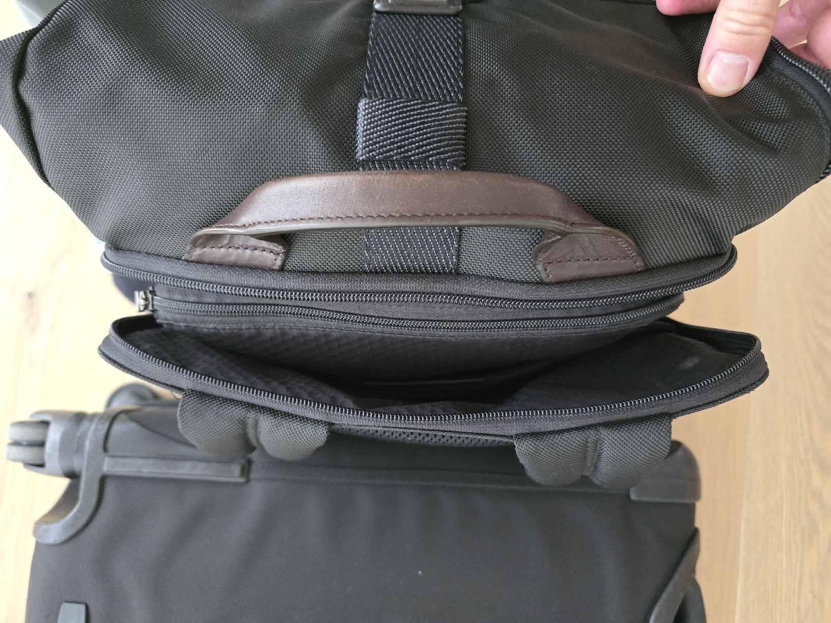 Tumi Valigie: Tumi Boardkoffer und Rucksack – Usato da Balzers venduto da Mr.Bargain 2
