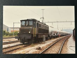 Foto SBB Ae 4/7 10947 mit Güterzug im RBL – 24.6.1994
