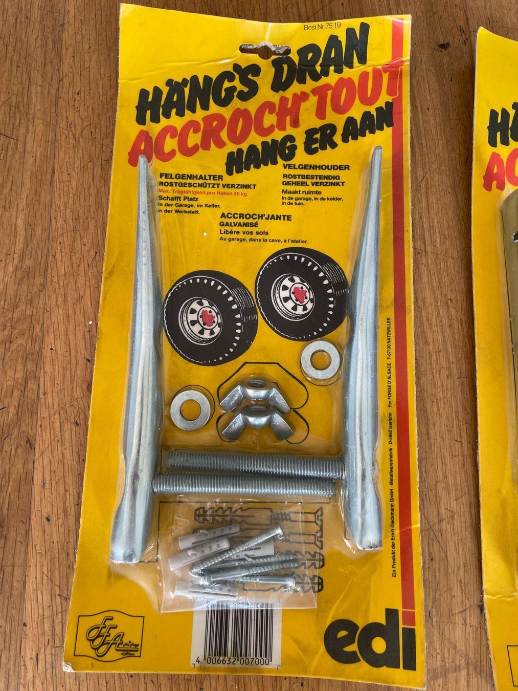 Supporti a parete: Deux kits de systèmes de fixation de roues / jantes au mur – Nuovo e nell'imballaggio originale da Petit Lancy venduto da gil_hr6v 1