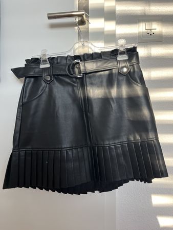 Gonna Zara in similpelle nera con cintura e pieghe