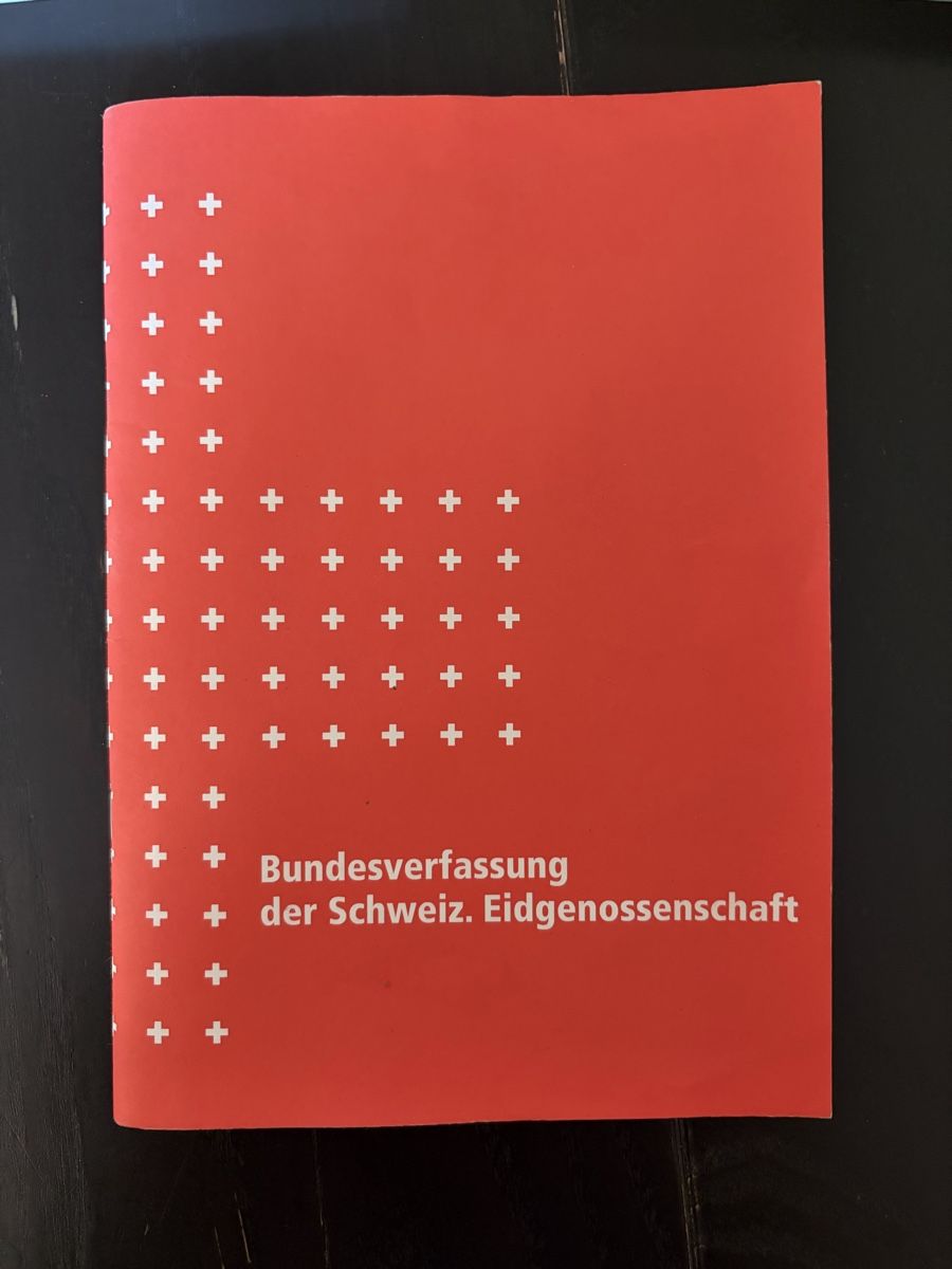 Livres: Aktuelle Gesetzesbücher – D'occasion à Grünenmatt par Hexenzauber 5