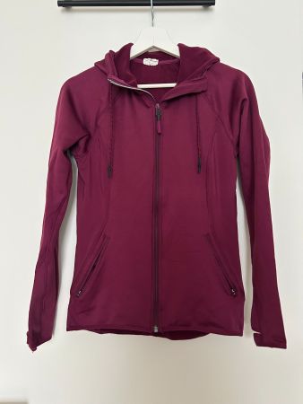 Bordeauxrote Sportjacke mit Reissverschluss