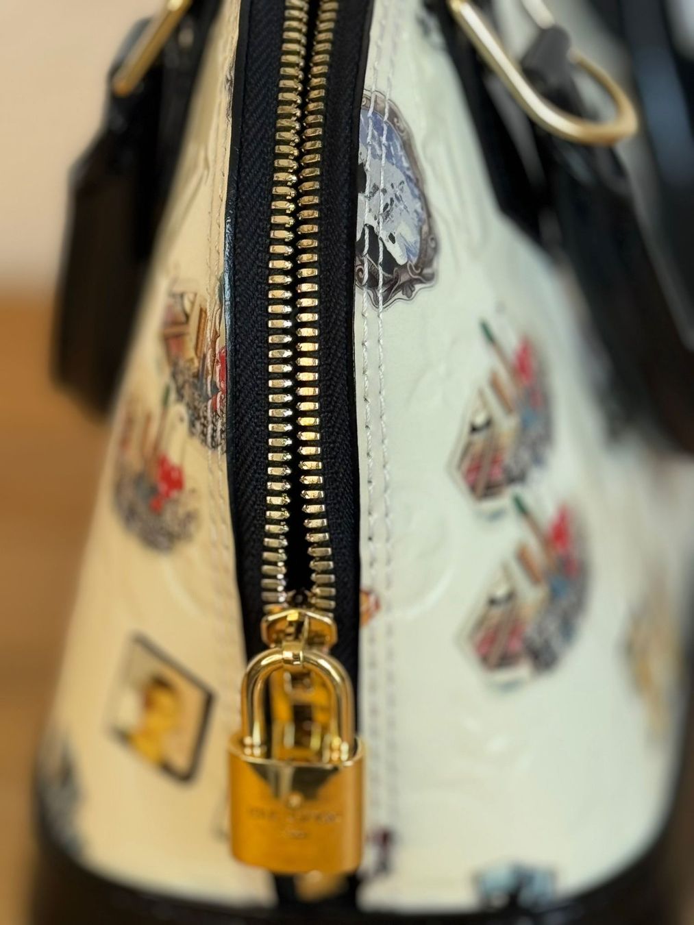 Louis Vuitton Borse da donna: Louis Vuitton Alma BB Stickers Vernis – Nuovo (secondo la descrizione) da Oensingen venduto da TheBaggyClub 3
