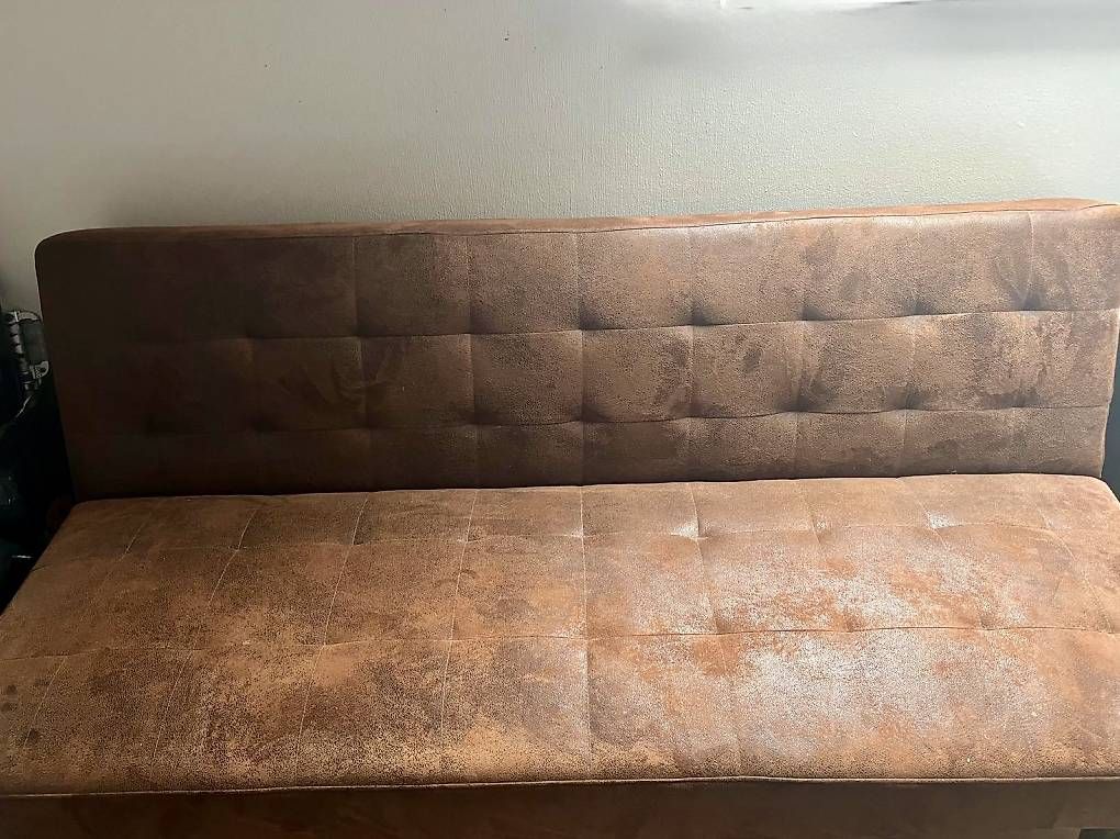 Maisons du monde Divani: Vends canapé convertible- simili cuir vieilli – Usato da Lavigny venduto da fdo01