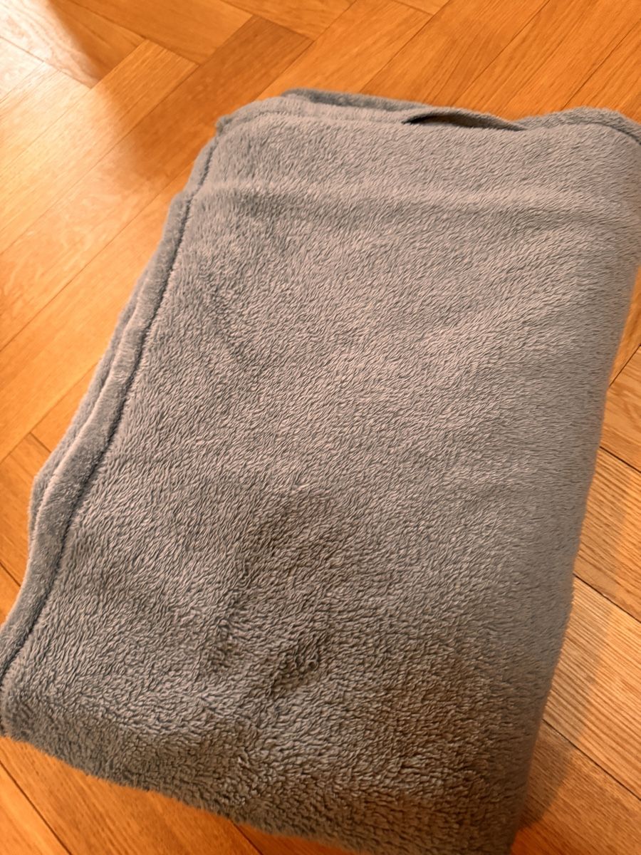 Coperte: Graue Kuscheldecke – Usato da Richterswil venduto da Manu55555