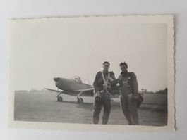 Historische Fotografie Piloten mit Flugzeug guter Zustand RA