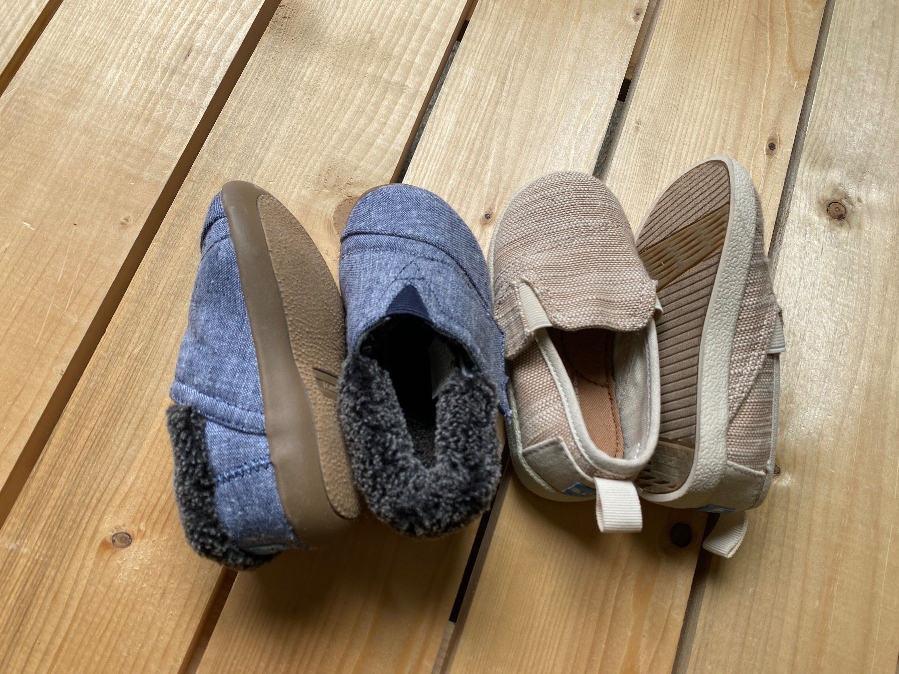 Toms Schuhe für Jungen: Toms Enfants Taille 23.5 2 pack – Neu und originalverpackt aus Orbe von D-stockFactory-Orbe 1