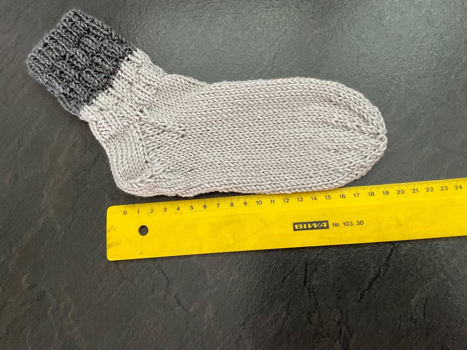 Calze: Handgestrickte Socken Gr.32/33 Fusslänge 19 cm – Nuovo (secondo la descrizione) da Wetzikon ZH venduto da FeeF 1