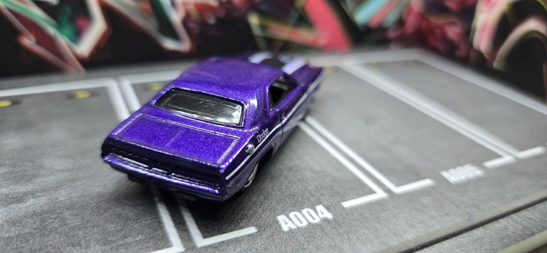 Hot Wheels Modellini d'auto: Hot Wheels Dodge Challenger – Usato da Frauenfeld venduto da ufo_yk6c 1