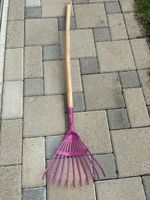 Laubbesen pink mit Holzstiel 