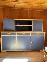Esszimmerschrank mit Tisch