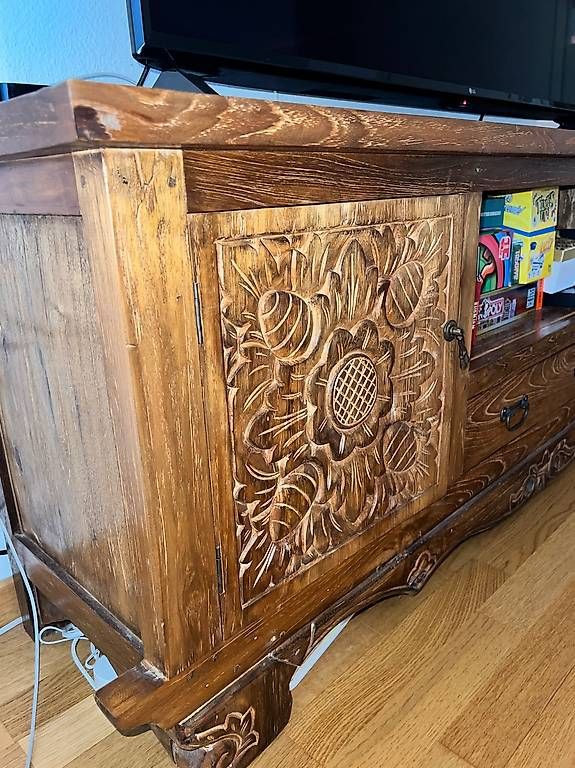TV Möbel: Sideboard aus Holz (Bali) – Gebraucht aus Zürich von Miiau101 1