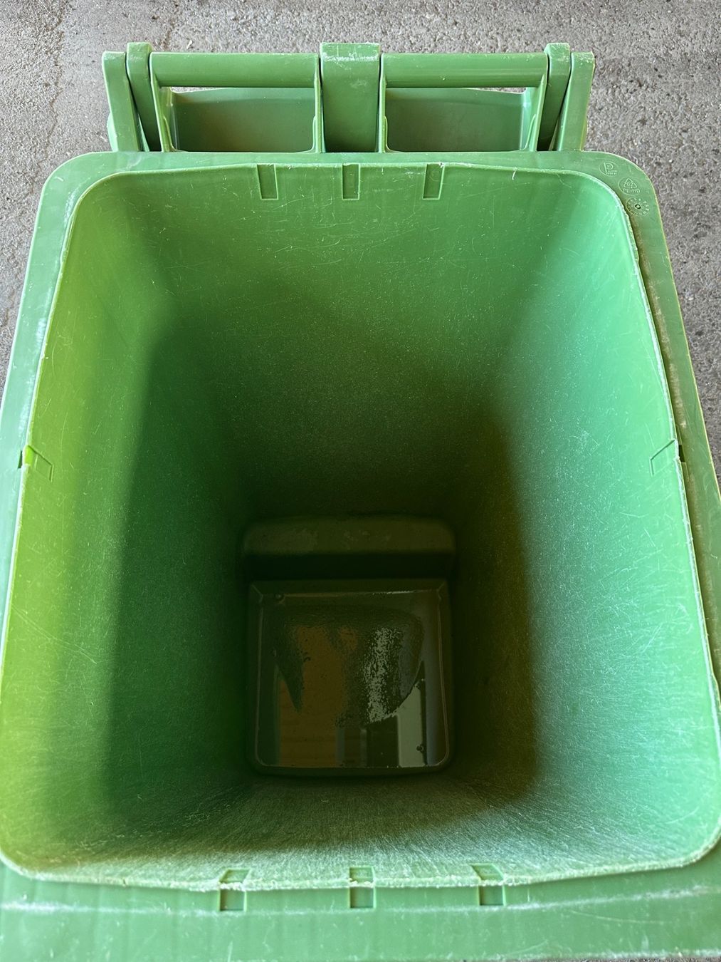 Korpus: Rollcontainer grün 240 Liter – Gebraucht aus Appenzell von OcclineGmbH 5