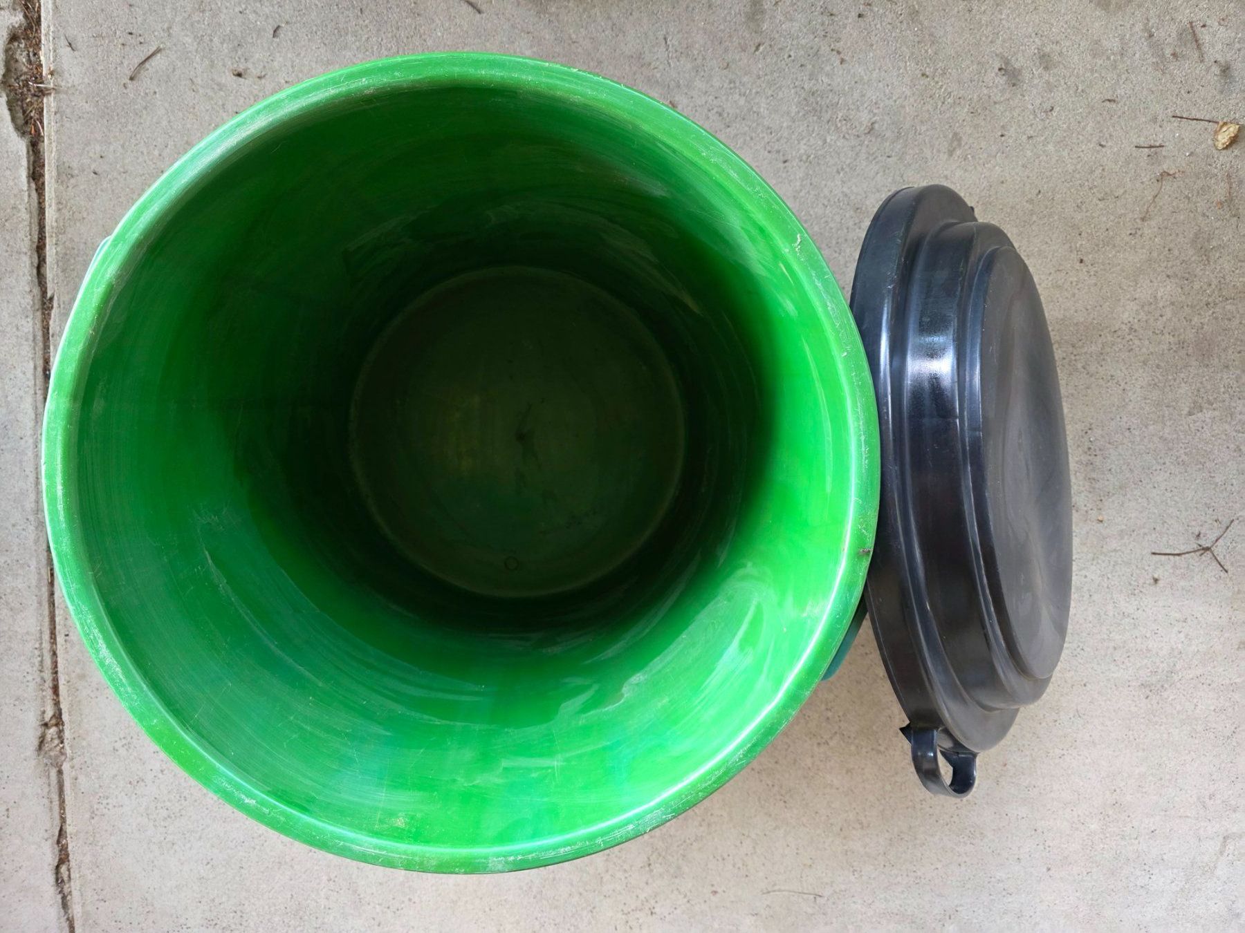 Autres articles pour la maison: grüne Garten Tonne Abfall Wasser Eimer 51 cm – D'occasion à Walterswil BE par Lonitti 3