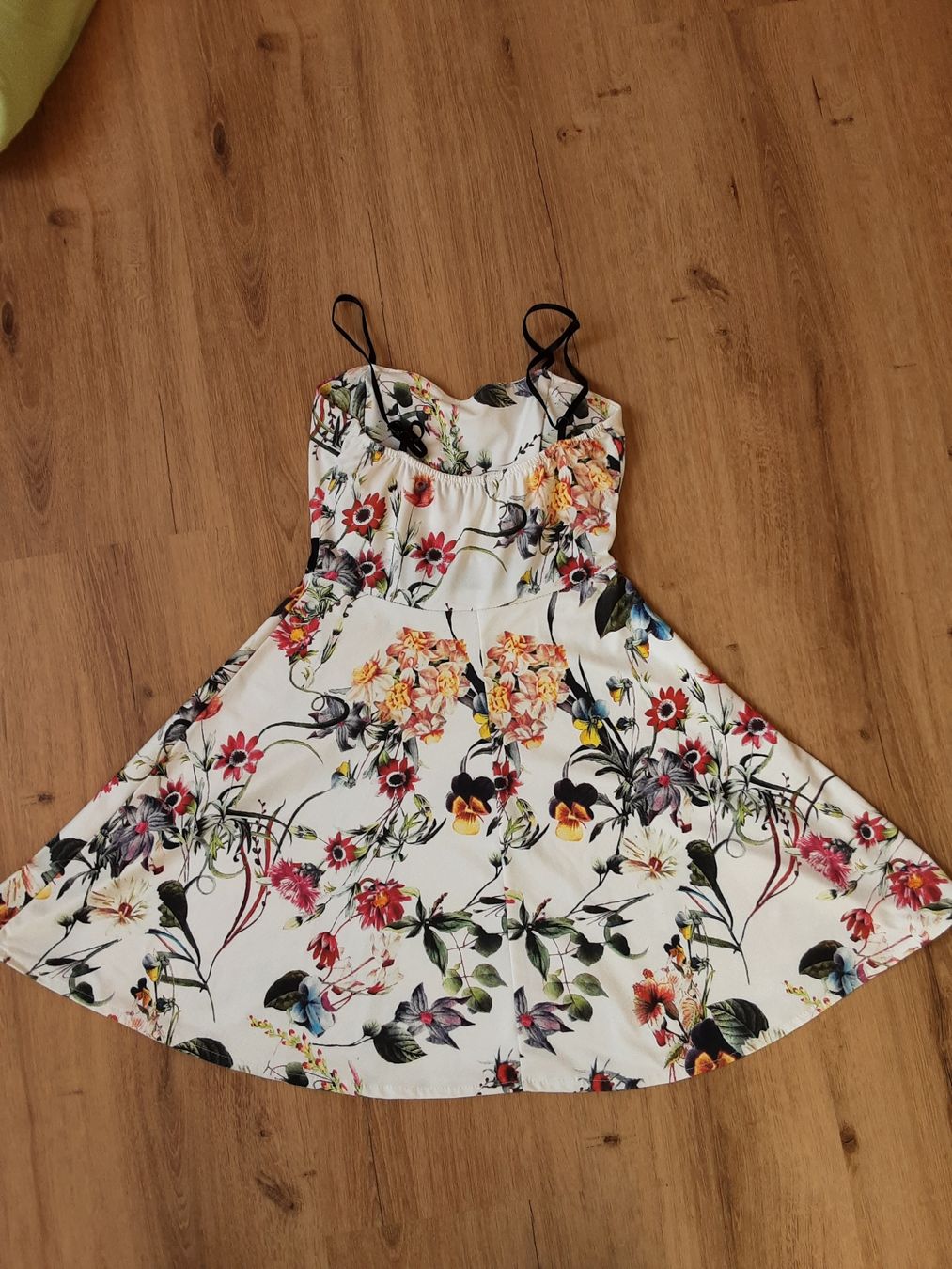 Kleider: Sommerliches Blumenkleid, Grösse S – Gebraucht aus Altdorf UR von Brandli 3