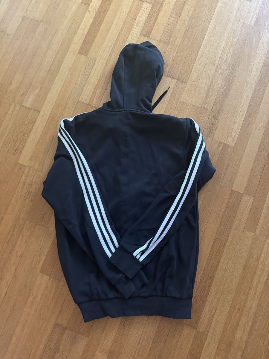 Adidas Giacche: Schwarzer Adidas Kapuzenpullover Gr. M  – Usato da Zürich venduto da Selina_Hi 2