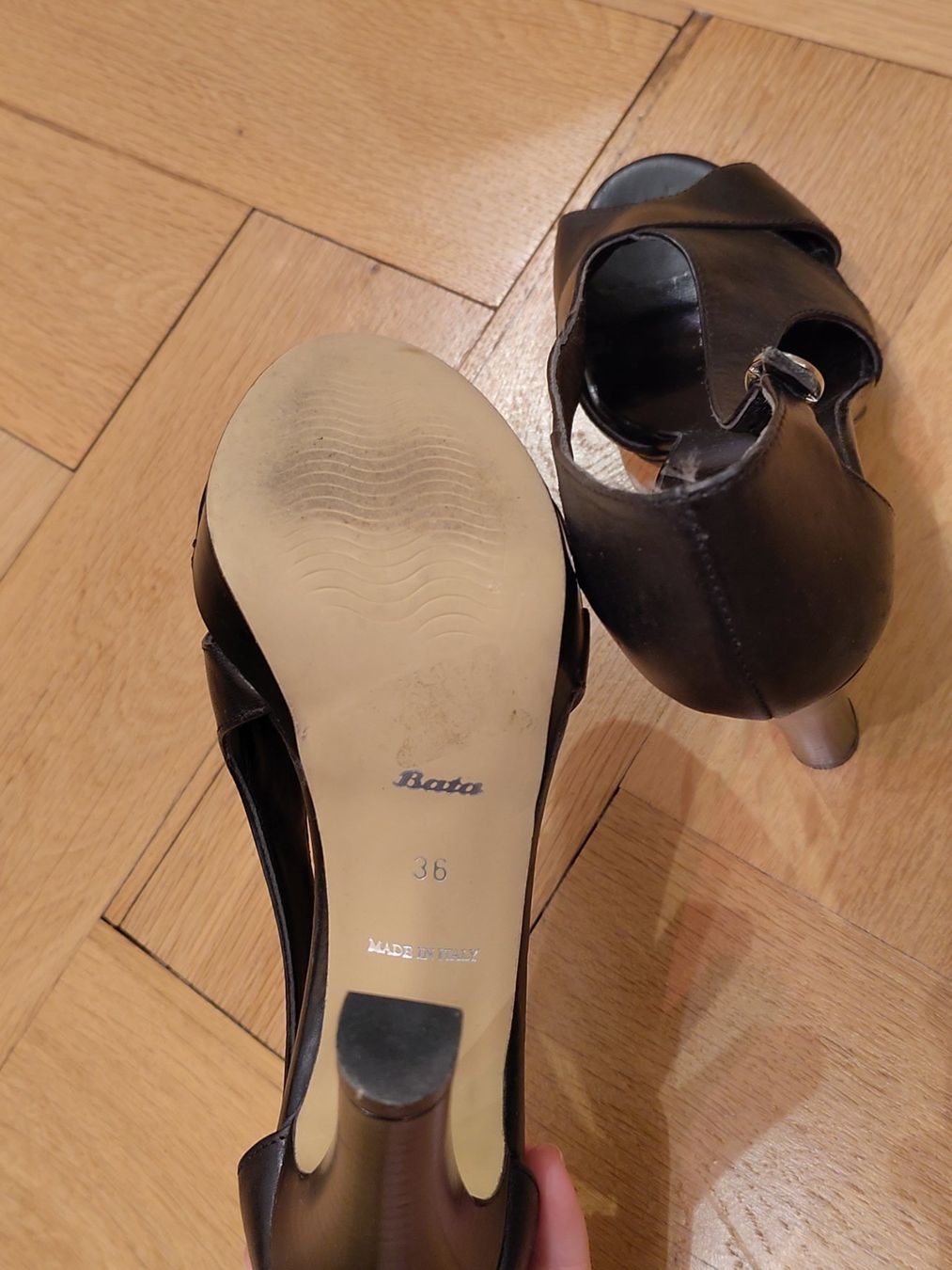 Damenschuhe: Sandalen mit Absatz – Gebraucht aus Bern von Linii 3