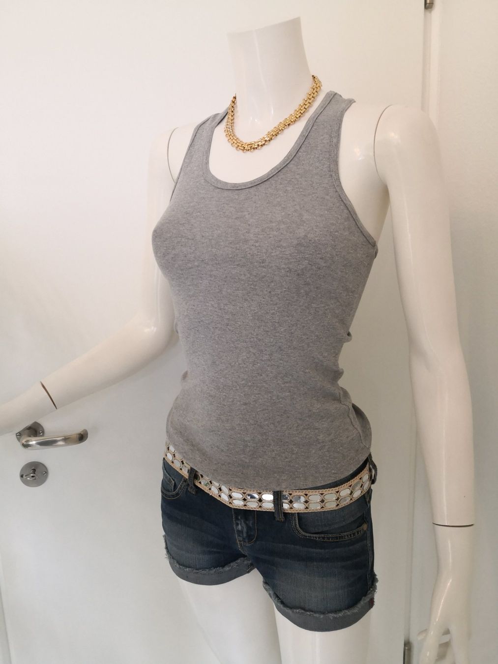 Mango Top: 🤩MANGO TANK-TOP GRAU – Usato da Olten venduto da Naja-Twins-Twins 1
