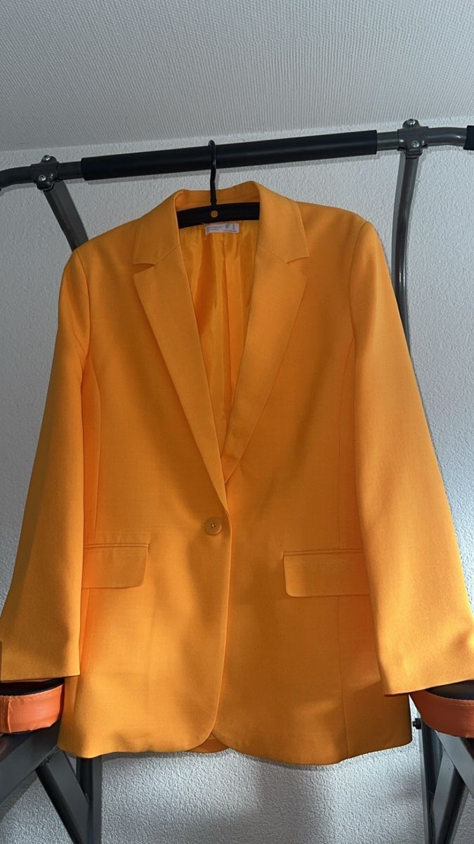 Ensembles & Tailleurs: Trendiger Blazer NEU orange Grösse 44 – Neuf (Voir description) à Oftringen par tola19
