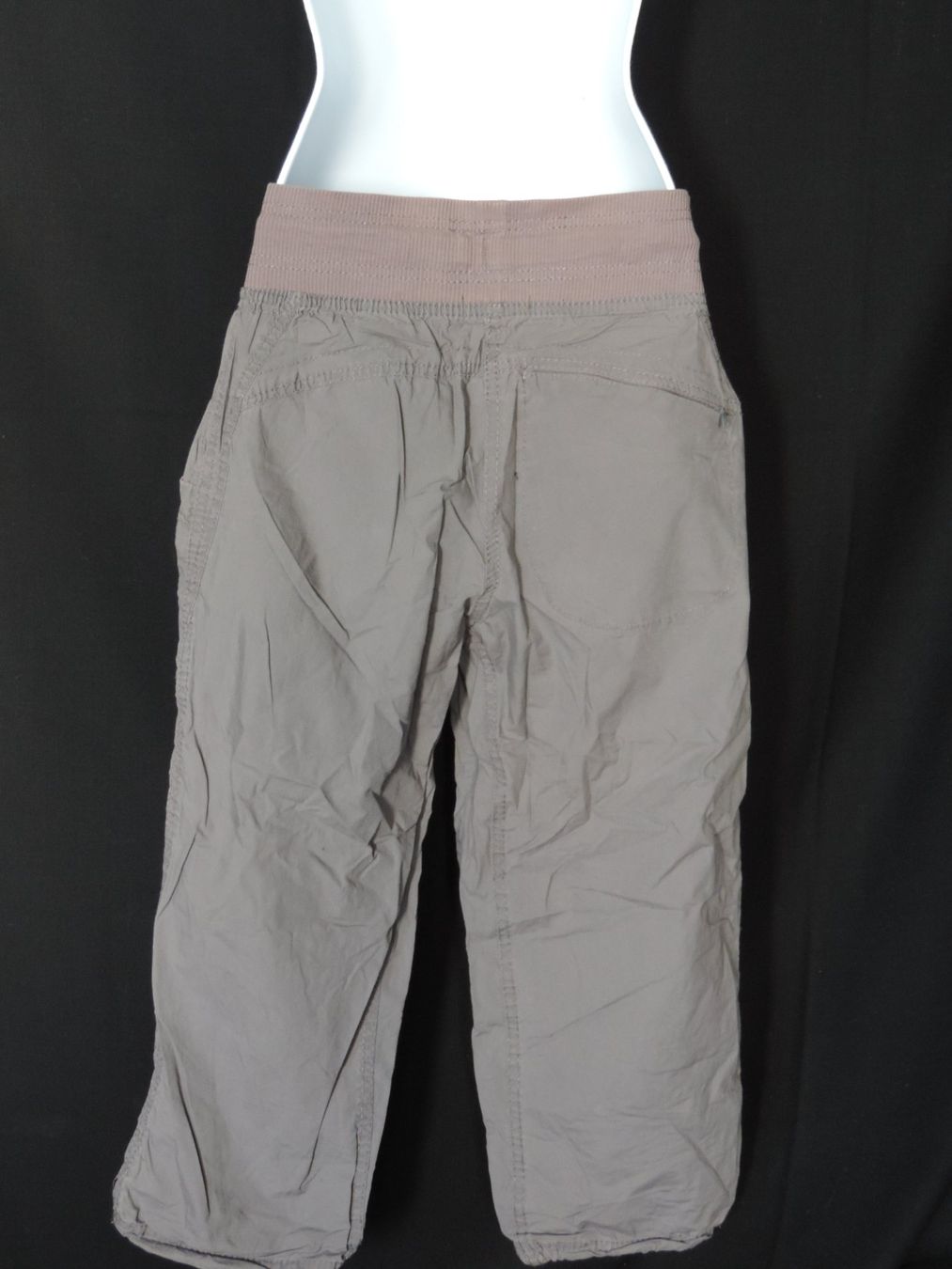 Hosen: pantacourt sport gris vert – Gebraucht aus Genève von Axelle333 6