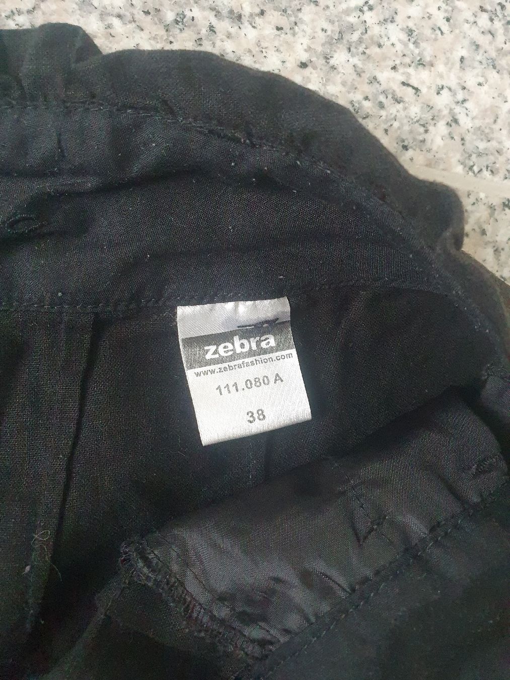 Pantaloni: Schwarze Shorts Gr. 38. – Usato da Moosseedorf venduto da Sonnenschein.. 3