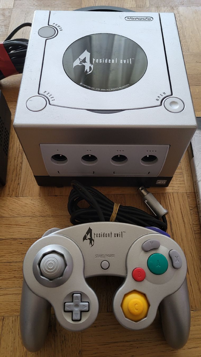 Nintendo Konsolen: Gamecube Resident Evil 4 Edition & Spiel Kompl.! – Gebraucht aus Biel/Bienne von Retrohr 3