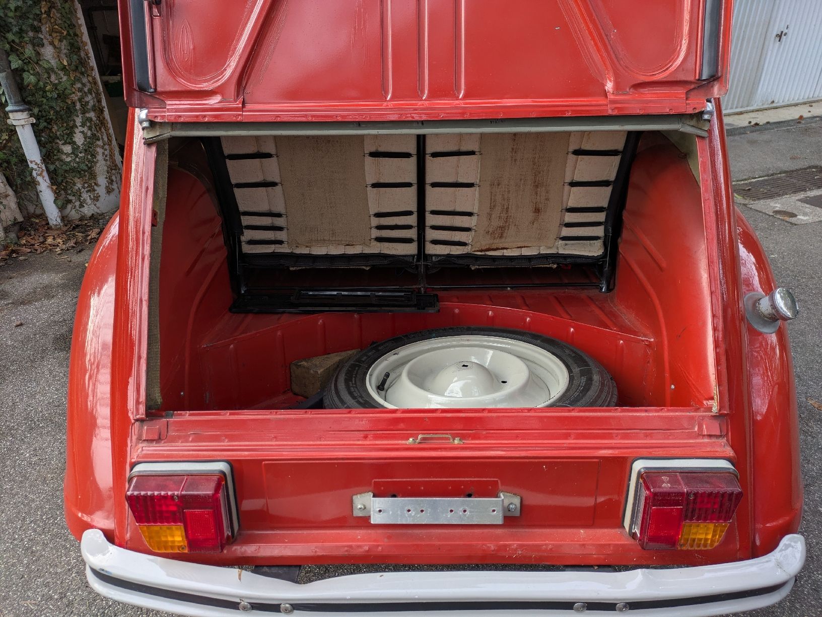 Citroën Automobili: Citroën 2CV – Usato da Pully venduto da FlorWoll 8