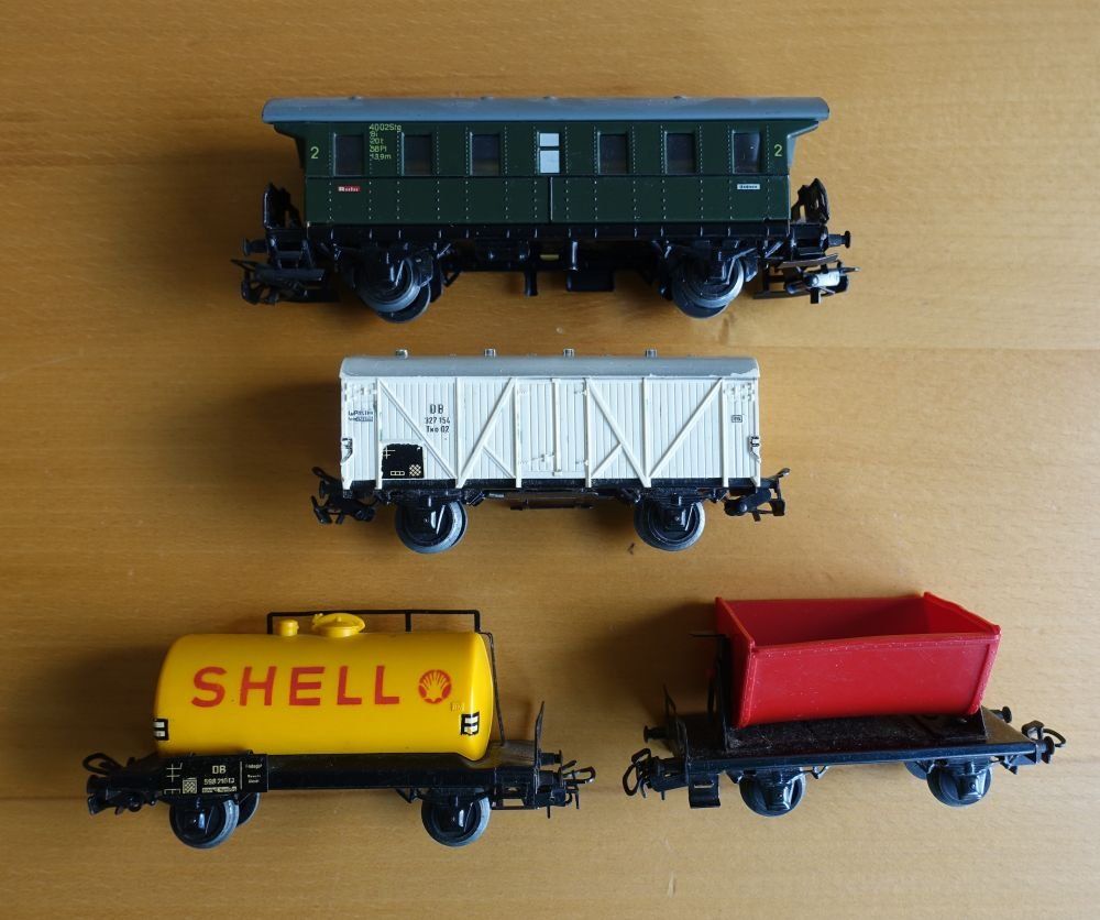 Märklin Modellini di ferrovie: 4 Eisenbahnwagen Märklin Spur H0 – Usato da Schliern b. Köniz venduto da stesa206