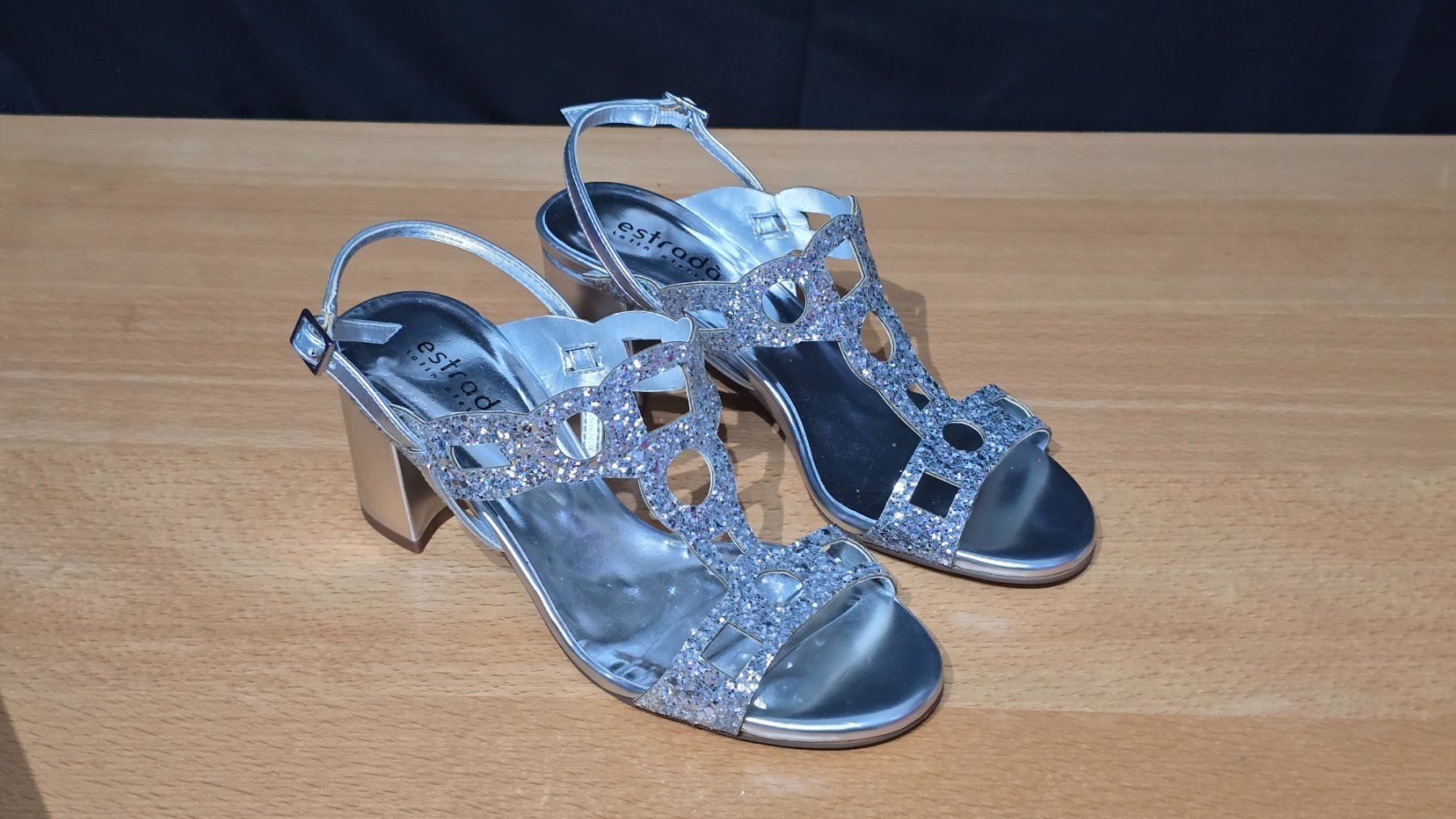 Chaussures femmes: Estradà Glitzer-Sandaletten - 36 - Silver Glow – Neuf (Voir description) à Thalwil par VitaMini 3