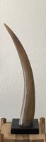 „Horn“ auf Holzsockel