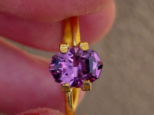 Pietre preziose: Mauve Spinel Ultra Cutting – Usato da Bévilard venduto da Yougems