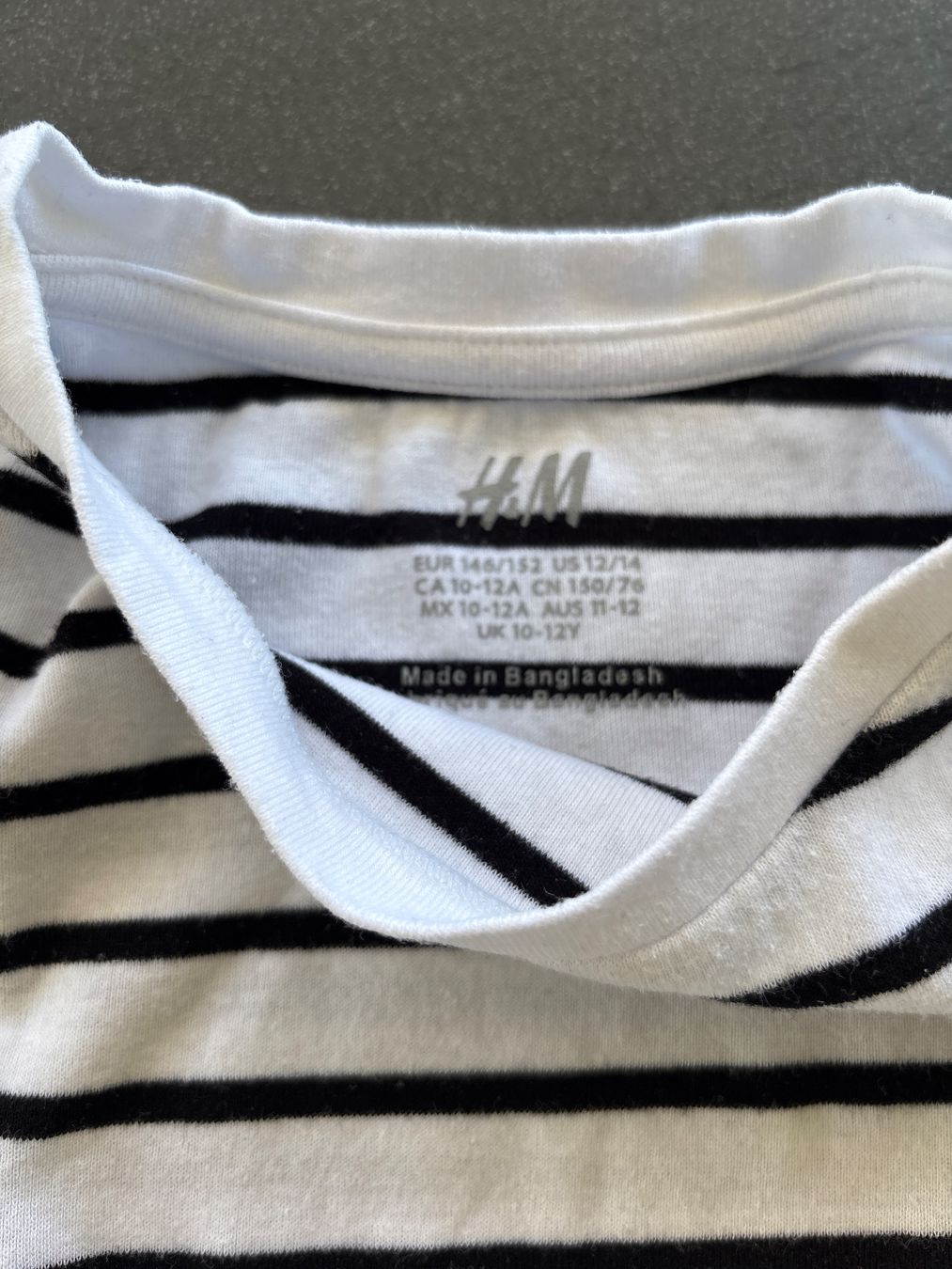 H&M Blusen, T-Shirts & Tops: 2er Set T-Shirts, gestreift, Gr. 146/152 – Gebraucht aus Wilen b. Wil von b-mountain 4