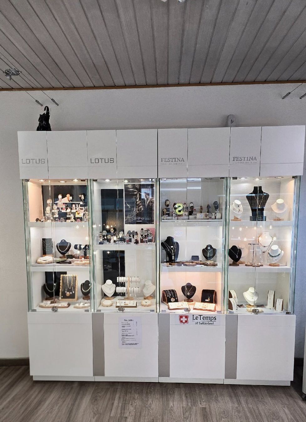 Vetrine: Vitrine pour magasin – Usato da Le Sentier venduto da Bercat12 1