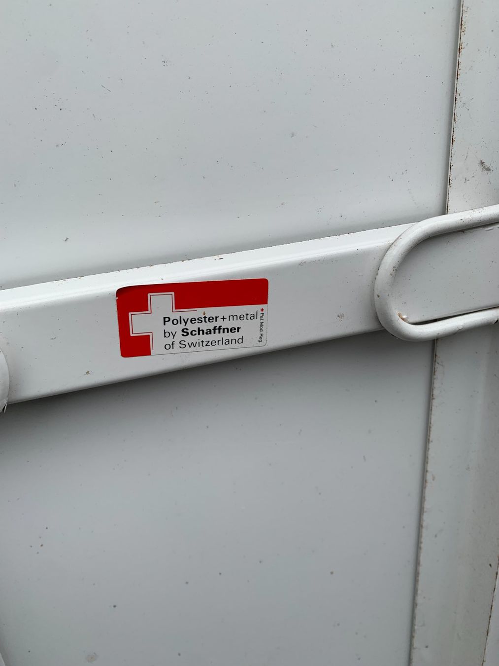 Tische: Gartentisch, kleiner Gartentisch, Tisch, weisser Gartentisch – Gebraucht aus Wiedlisbach von materialkreislauf 7
