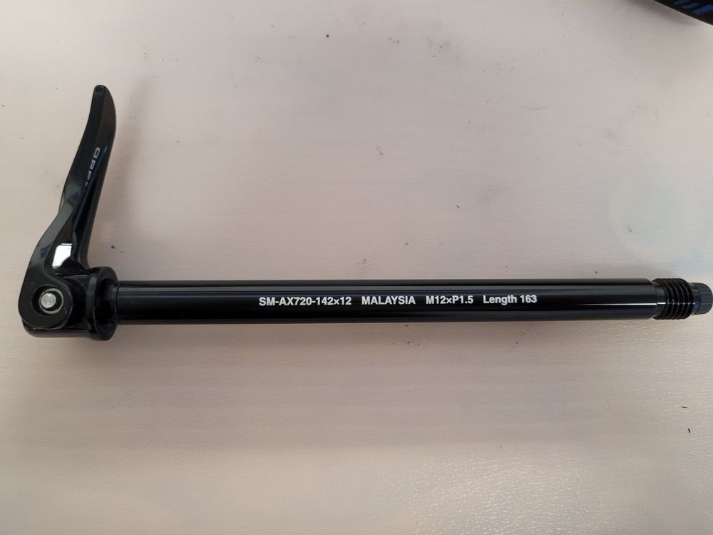 Axe de Roue Arrière SHIMANO E-THRU AX-MT500 12x157mm Super Boost