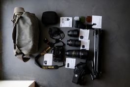 Nikon D750 Set mit 3 Objektiven, SB-700, Stativ und Tasche