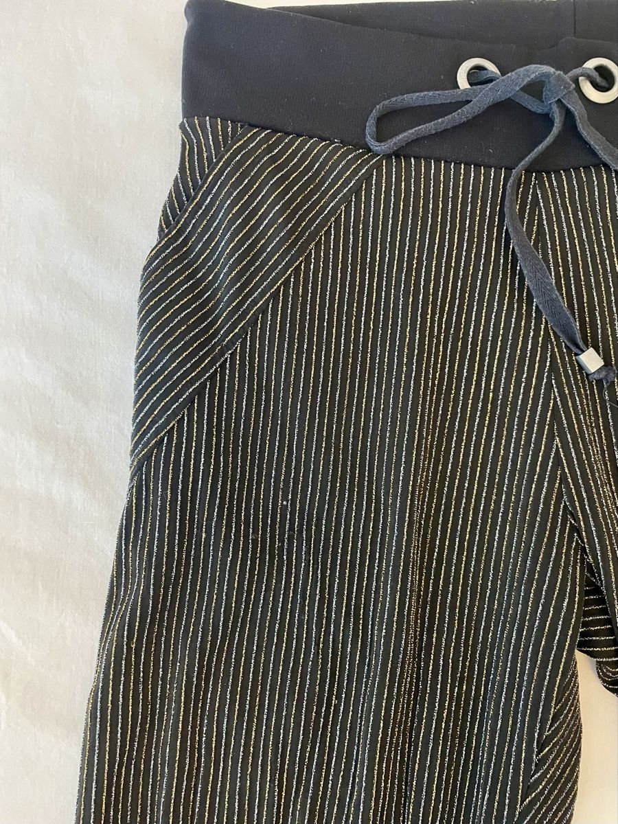 Pantaloni: Gestreifte Cropped-Hose – Usato da Zürich venduto da vik_isi 1
