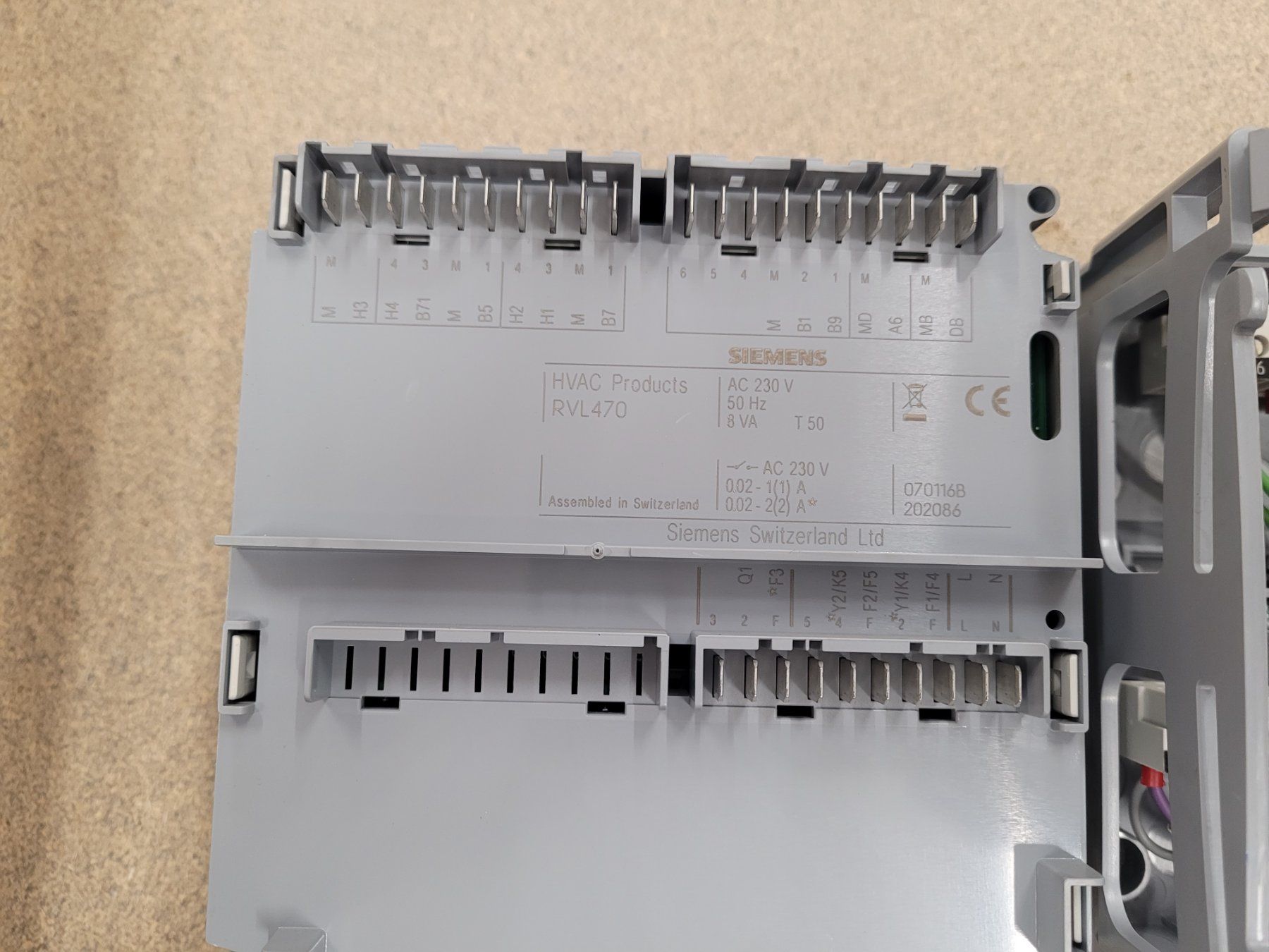 Siemens Riscaldamento: Siemens RVL470 Heizungsregler – Usato da Vitznau venduto da Vitznau84 5
