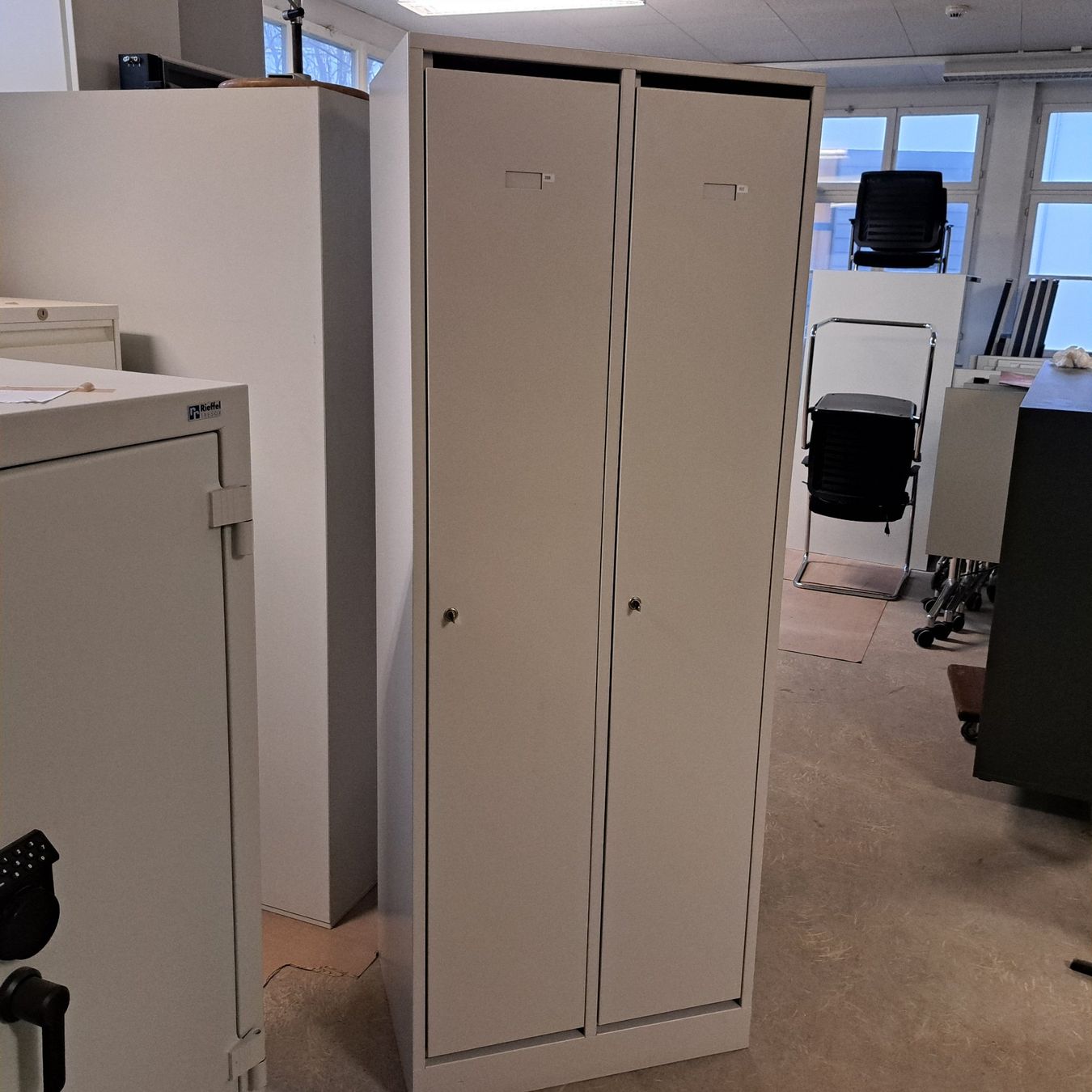 Armoires: 2er Garderobenschrank Spind Garderobe – D'occasion à Belp par deal-now 9