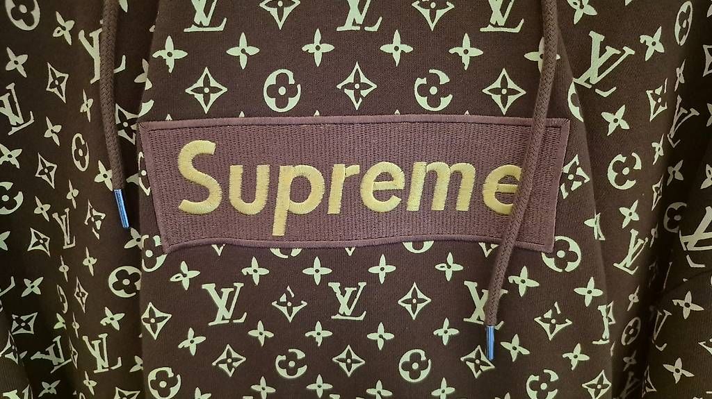 Pulls & Sweat-shirts: Supreme monogram box logo – D'occasion à Lugano par Ceruttig 1