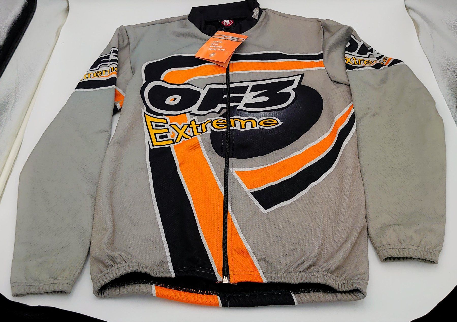 Completi: OF3 - Veloanzug mit Jacke und Hose – Nuovo e nell'imballaggio originale da Biel/Bienne venduto da TheShop4U