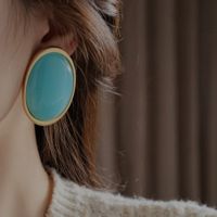Ohrstecker oval mit blauer Einlage 