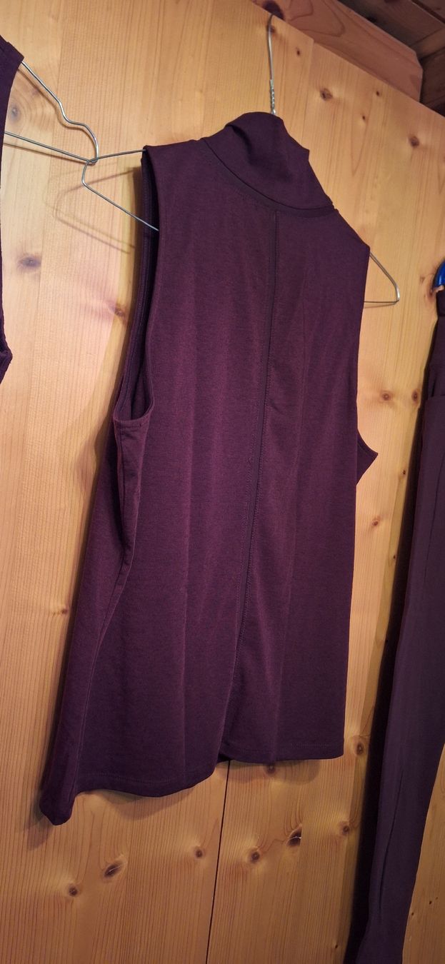 Kleiderpakete: Yoga Set Hose Athleta und 2 Tops  – Gebraucht aus Männedorf von Livingston 5