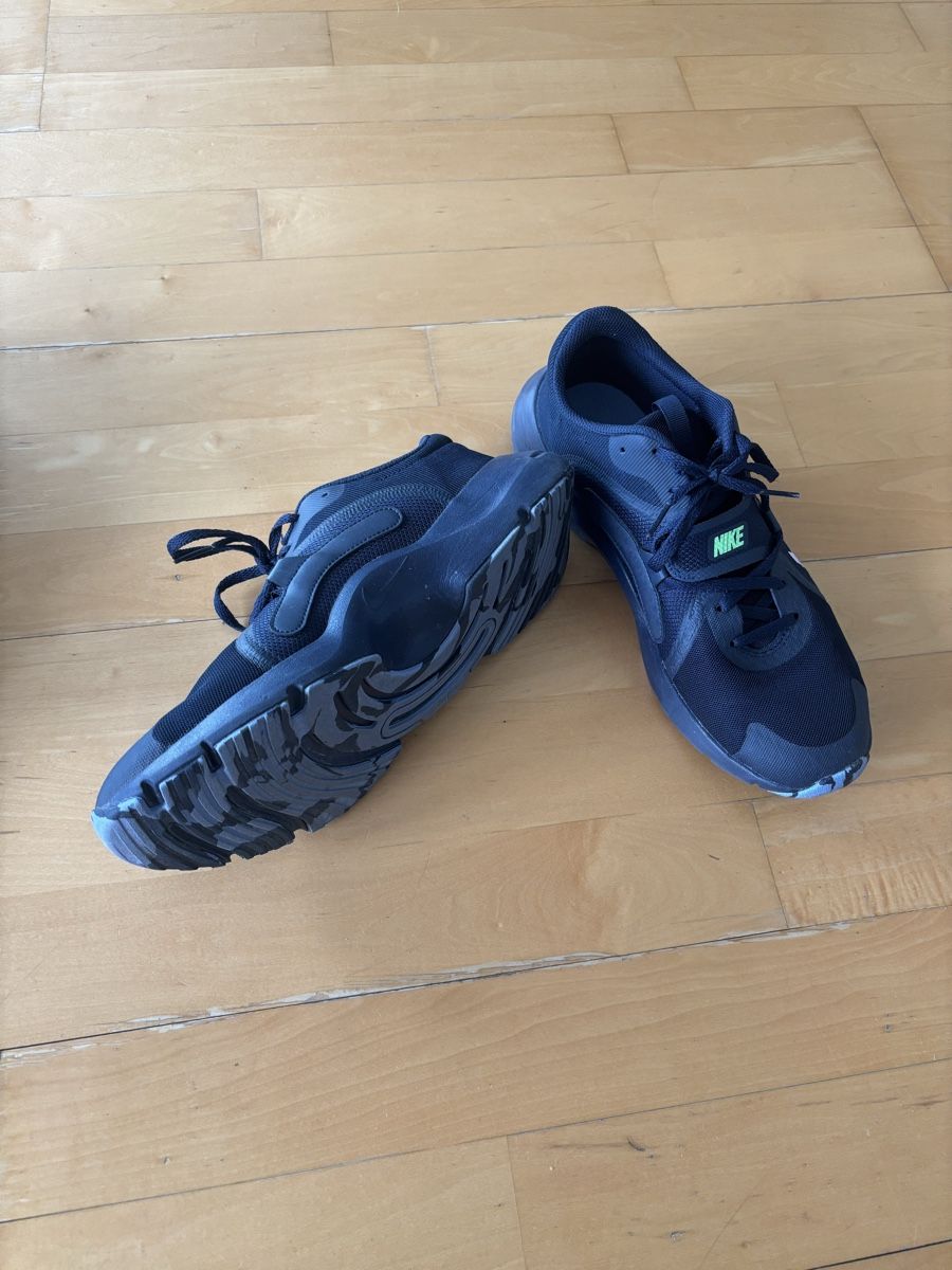 Nike Scarpe da uomo: Nike training shoes, size 42.5, dark blue – Usato da Zürich venduto da BorjaCastillo 1