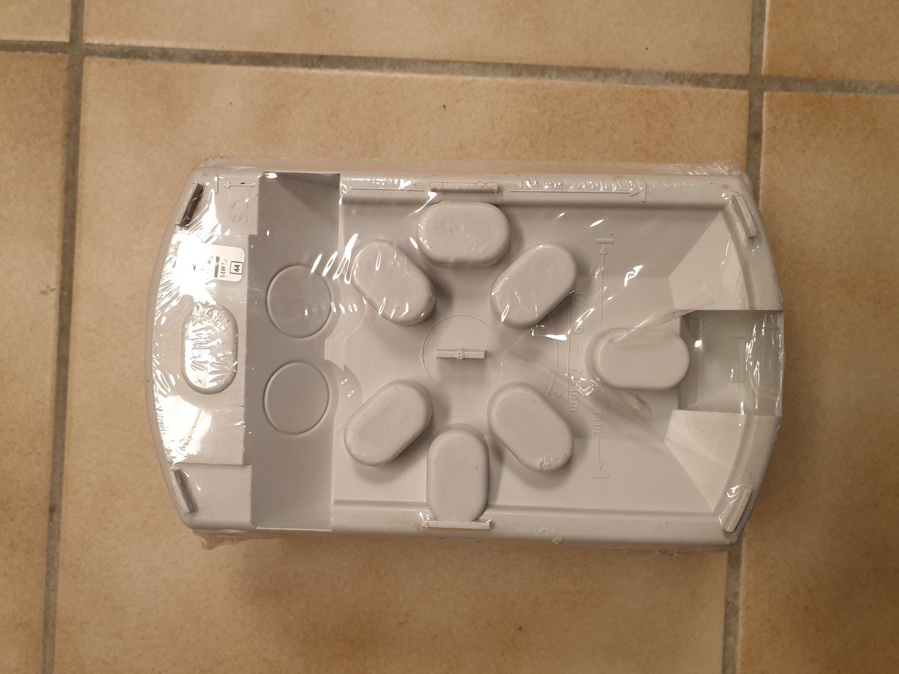 Legrand Lampade: Leuchte Legrand Schiffarmatur IP54 E27 - 75W – Nuovo e nell'imballaggio originale da Thun venduto da Nskater 2