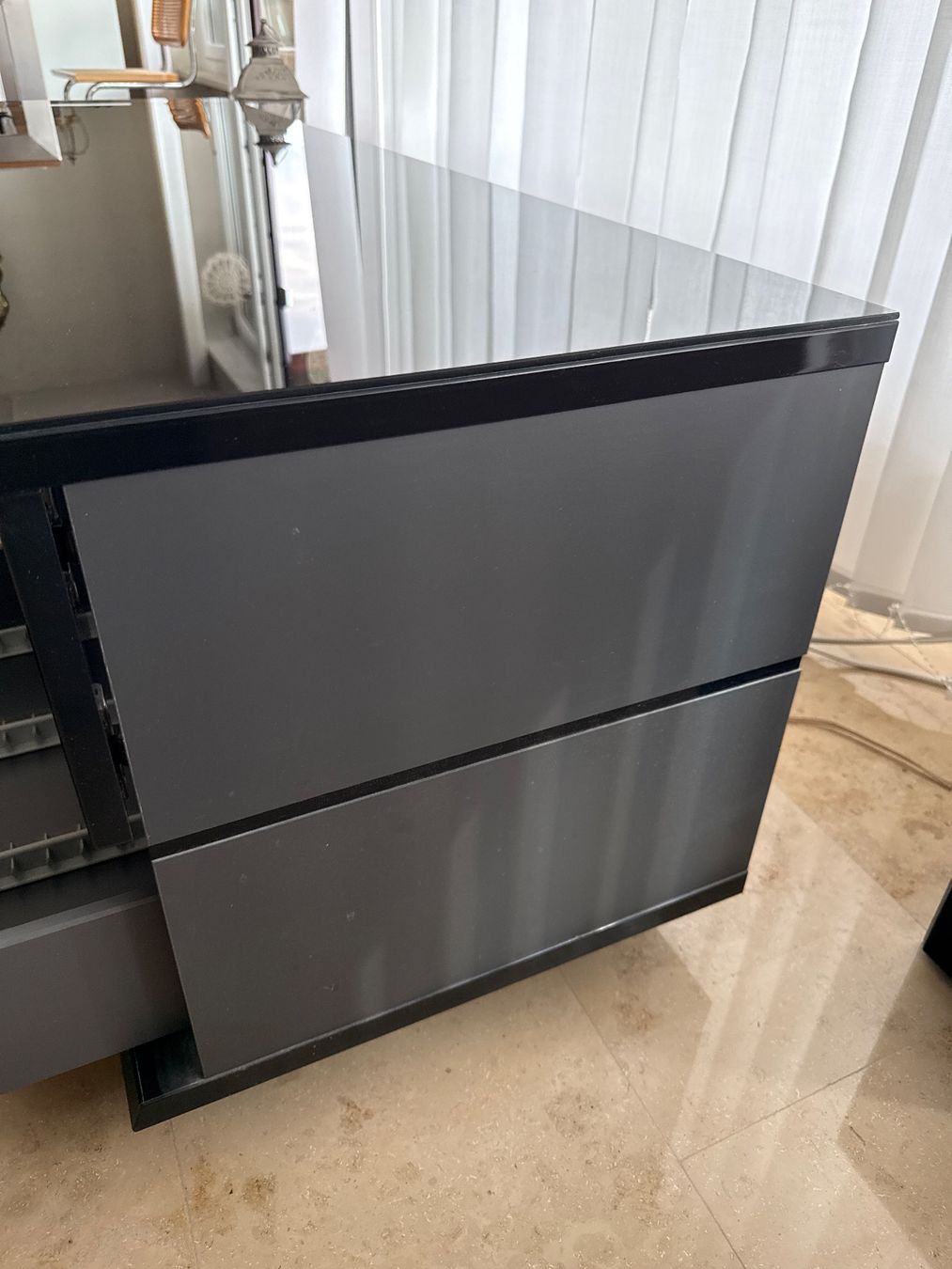 Pfister Mobili TV: TV Möbel in schwarz mit Glasoberplatte – Usato da Ittigen venduto da rle_j7jb 1
